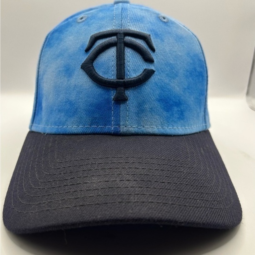 Minnesota Twins ball cap tie-dye look.